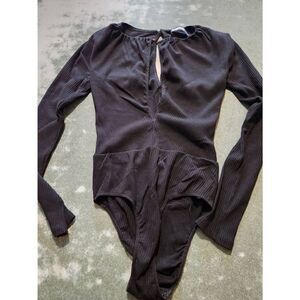 Reformation black ribbed v neck peek a boo bodysuit sz XS